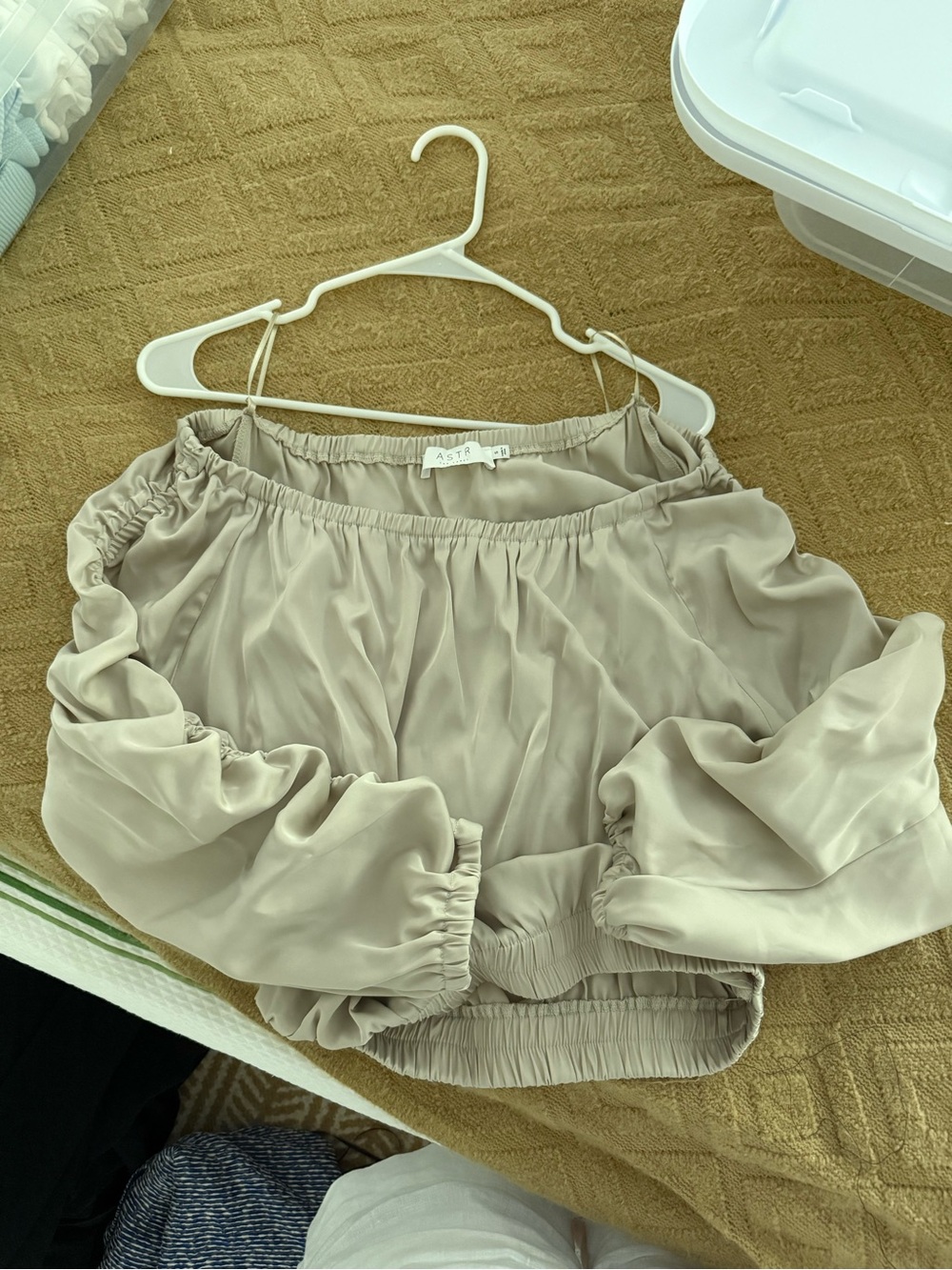 ASTR Neutral Off-Shoulder Puff Sleeve Shorts Top